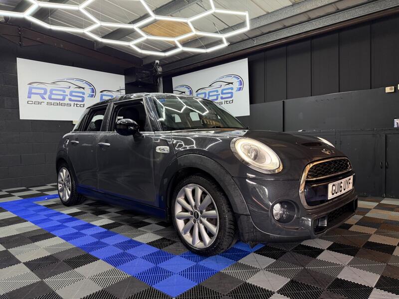 MINI HATCH 2.0 5-Door Hatch Cooper SD