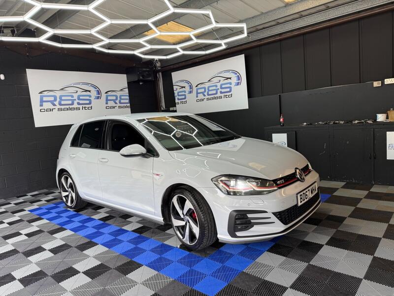 VOLKSWAGEN GOLF 2.0 TSI GTI