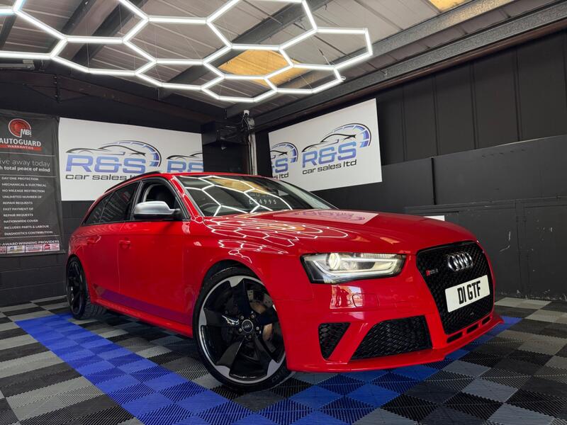 AUDI RS4 4.2 FSI V8